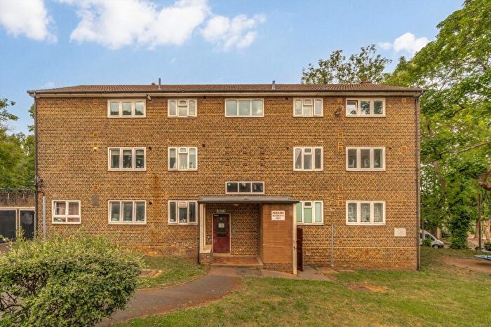 3 Bedroom Flat To Rent In Campbell Close, London, SE18