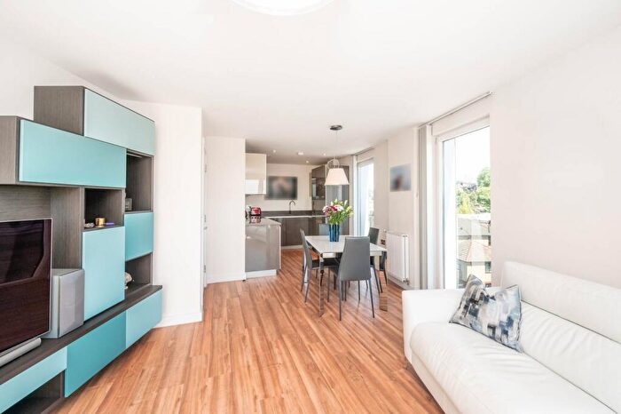 2 Bedroom Flat For Sale In Goldfinch Court, Child's Hill, London, NW11