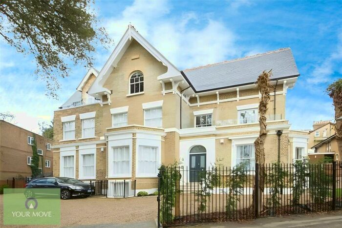 3 Bedroom Flat To Rent In Fox Hill, London, SE19