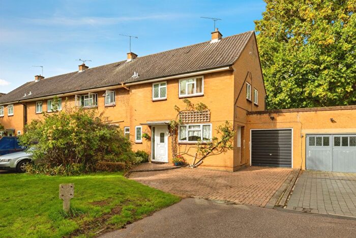 3 Bedroom End Of Terrace House For Sale In Honeycroft, Welwyn Garden City, AL8
