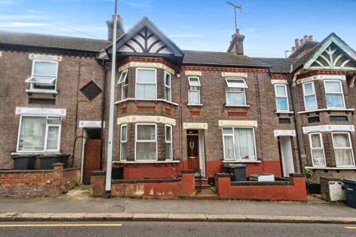 6 Bedroom Terraced House For Sale In High Town Road, High Town, Luton, Bedfordshire, LU2