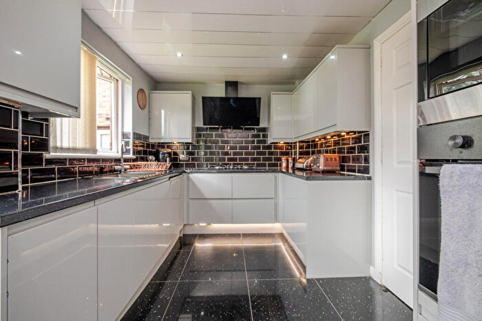 4 Bedroom Detached House For Sale In Foinaven Gardens, Thornliebank, G46