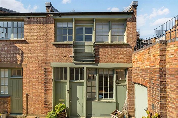 2 Bedroom Terraced House To Rent In Temple Yard, Bethnal Green, E2