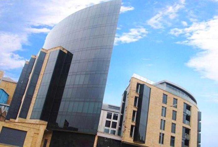 2 Bedroom Flat To Rent In The Gatehaus, Leeds Road, Bradford, West Yorkshire, BD1