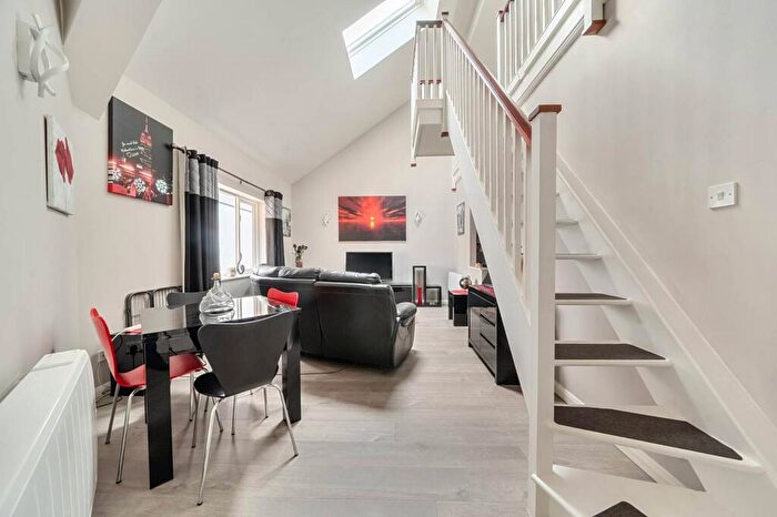 1 Bedroom Flat For Sale In Regents Court, Kingston, Kingston Upon Thames, KT2