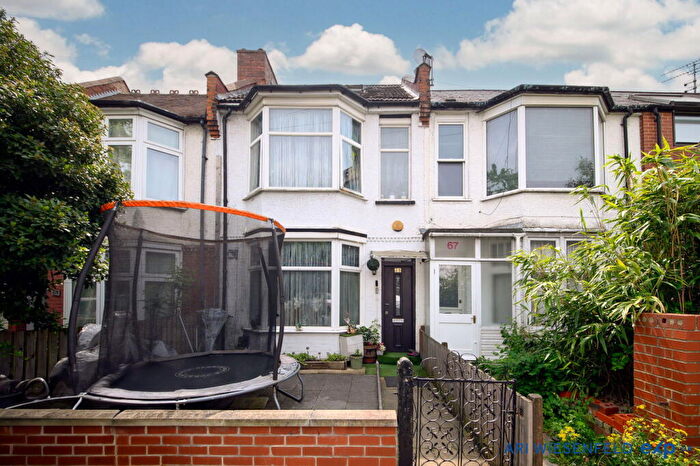 5 Bedroom Terraced House For Sale In Albert Road, London, NW4