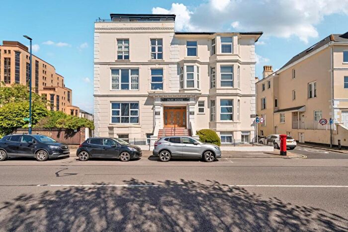 3 Bedroom Flat For Sale In Clarence Parade, Southsea, PO5