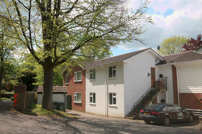 2 Bedroom Apartment To Rent In Dorking, RH4