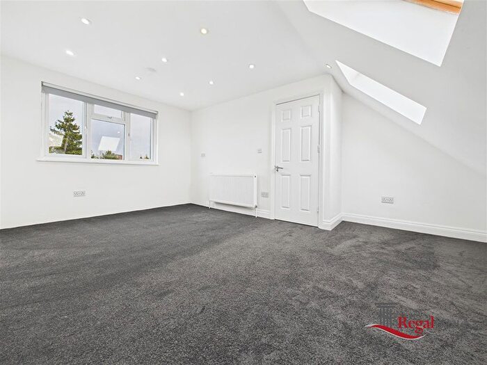 4 Bedroom Semi Detached House To Rent In Minet Drive, Hayes, UB3