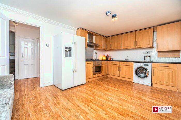 3 Bedroom Maisonette To Rent In Powerscroft Road, Lower Clapton, Hackney, E5