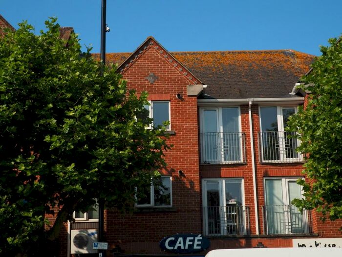 1 Bedroom Flat To Rent In Bargates, Christchurch, BH23