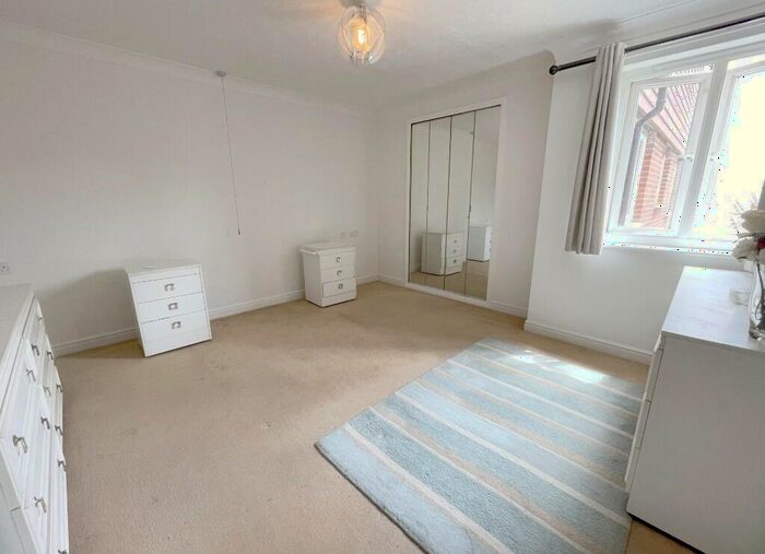 2 Bedroom Retirement Property For Sale In Potters Court, Darkes Lane, Potters Bar, Hertfordshire, EN6
