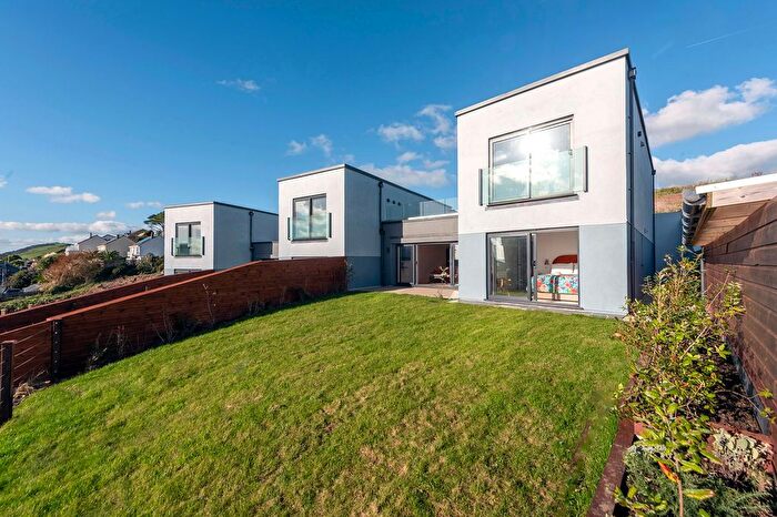 4 Bedroom End Of Terrace House For Sale In Portwrinkle, Torpoint, PL11