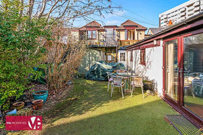 2 Bedroom Bungalow For Sale In Burford Street, Hoddesdon, EN11