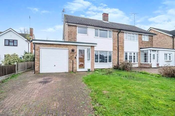 3 Bedroom Semi-Detached House To Rent In Swallow Dale, Basildon, SS16