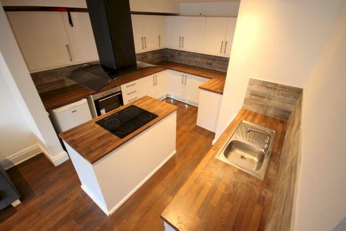 7 Bedroom Semi-Detached House To Rent In Headingley Mount, Leeds, West Yorkshire, LS6