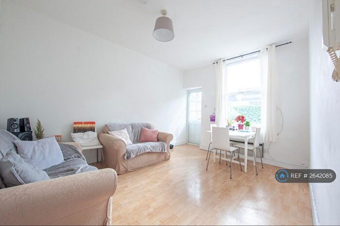 3 Bedroom Flat To Rent In St. Pancras Way, London, NW1