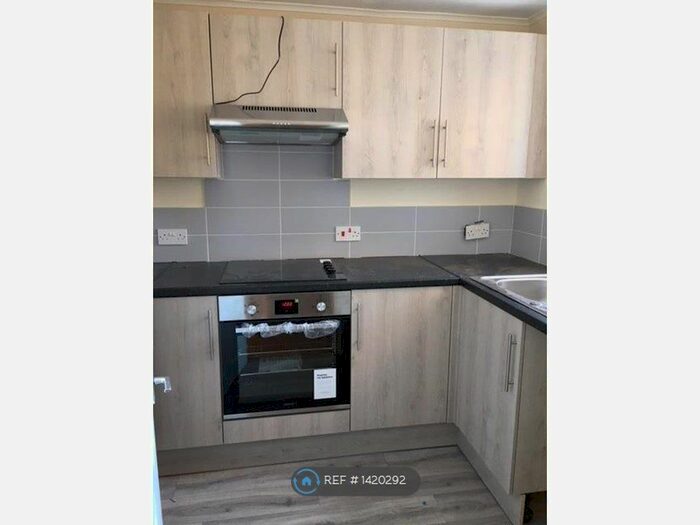 4 Bedroom Maisonette To Rent In Obelisk Way, Camberley, GU15