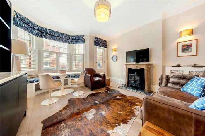 2 Bedroom Flat To Rent In New Kings Road, London, SW6