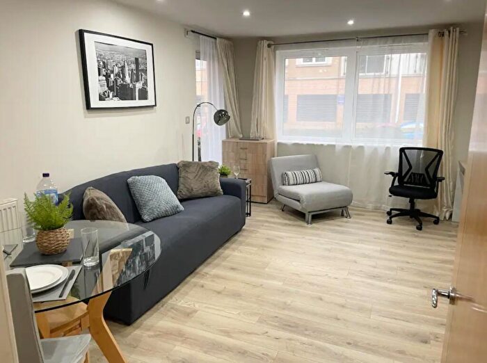 1 Bedroom Flat To Rent In Sail Court, Newport Avenue, London, E14