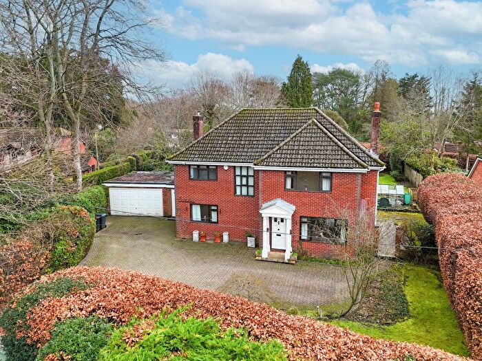 4 Bedroom Detached House For Sale In Whinwhistle Road, East Wellow, Romsey, SO51