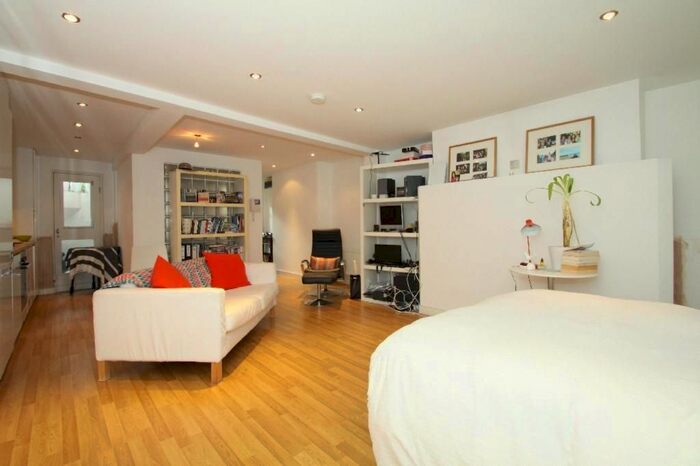 Studio To Rent In Bisham Gardens, Highgate Village, N6