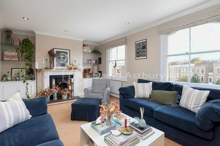 2 Bedroom Flat To Rent In Bromells Road, Clapham, London, SW4