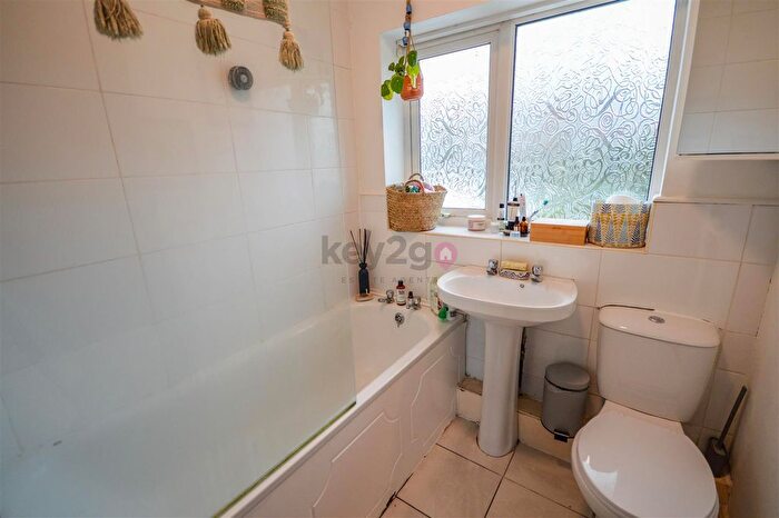 2 Bedroom Semi-Detached House For Sale In Hopefield Avenue, Sheffield, S12