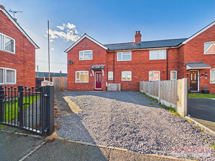 3 Bedroom Semi Detached House For Sale In Wynn Avenue, Ruabon, Wrexham, LL14