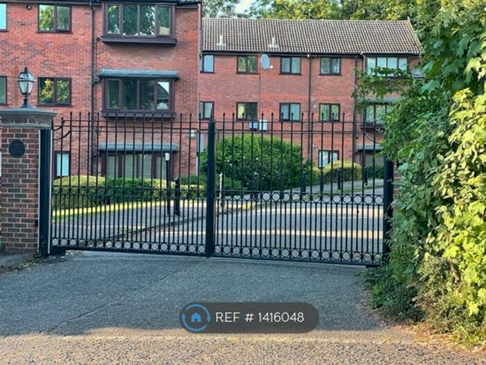 2 Bedroom Flat To Rent In Church Street, Buckhurst Hill, IG9