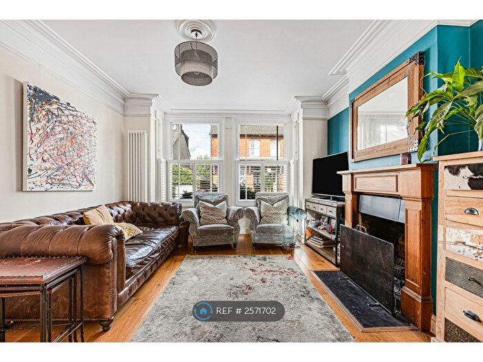 4 Bedroom Semi-Detached House To Rent In Folly Avenue, St. Albans, AL3