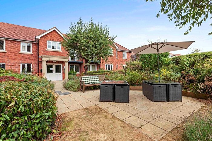 1 Bedroom Flat For Sale In Wellington Avenue, Princes Risborough, HP27