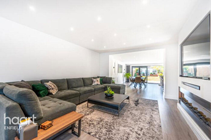 5 Bedroom Semi-Detached House To Rent In Oakington Avenue, Wembley, HA9