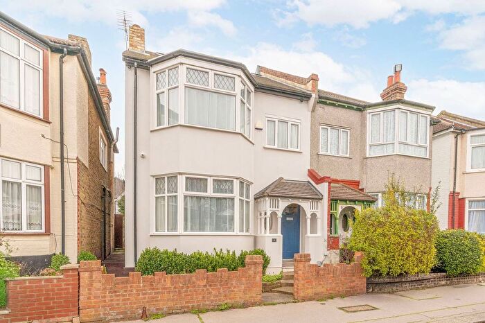 5 Bedroom Property For Sale In Bishops Park Road, Norbury, London, SW16