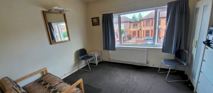 1 Bedroom Flat To Rent In Broomhill Road, Ilford, London, IG3
