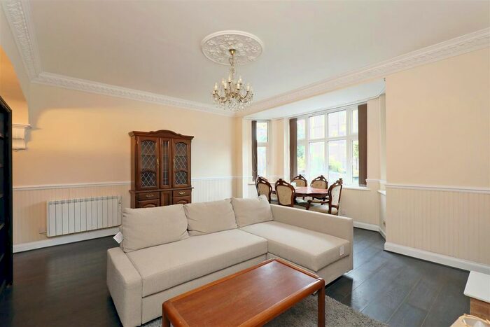 1 Bedroom Flat To Rent In Ross Court, Putney Hill, Putney, London, SW15