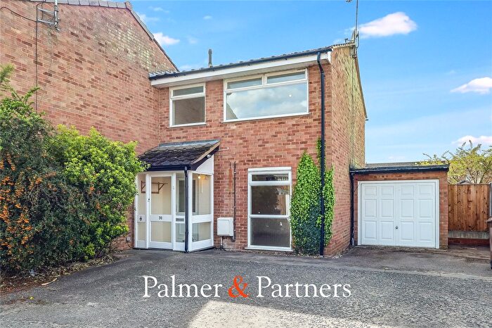 3 Bedroom End Terrace House For Sale In Violet Close, Chelmsford, Essex, CM1