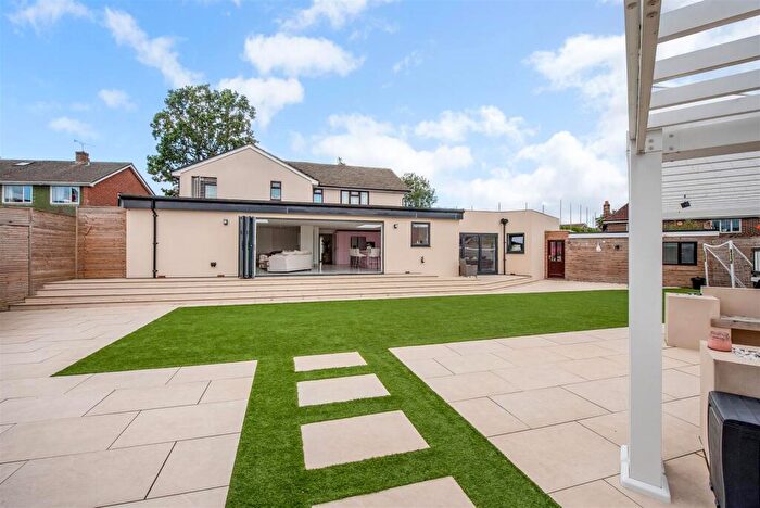 5 Bedroom Detached House For Sale In Durley Avenue, Cowplain, PO8