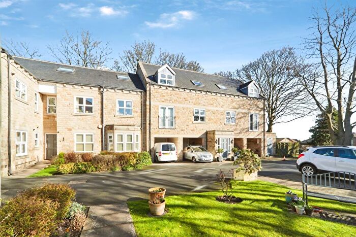 2 Bedroom Flat For Sale In Salters Garden, Pudsey, LS28