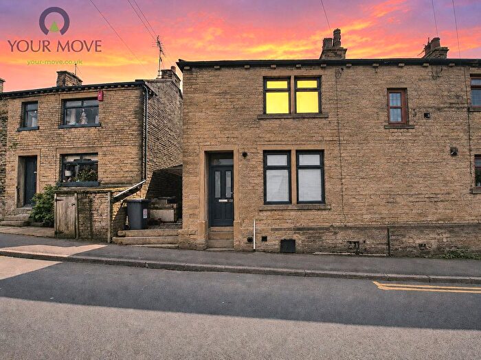 2 Bedroom Flat To Rent In Main Road, Denholme, Bradford, West Yorkshire, BD13