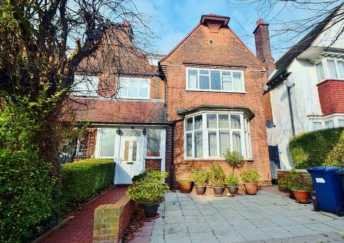 2 Bedroom Flat To Rent In Ravenscroft Avenue, Golders Green, NW11
