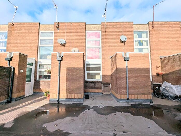 2 Bedroom Maisonette For Sale In Somerset Square, Nailsea, Bristol, North Somerset, BS48