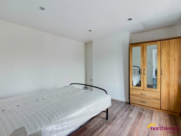 1 Bedroom Flat To Rent In High Street, Silverdale, ST5