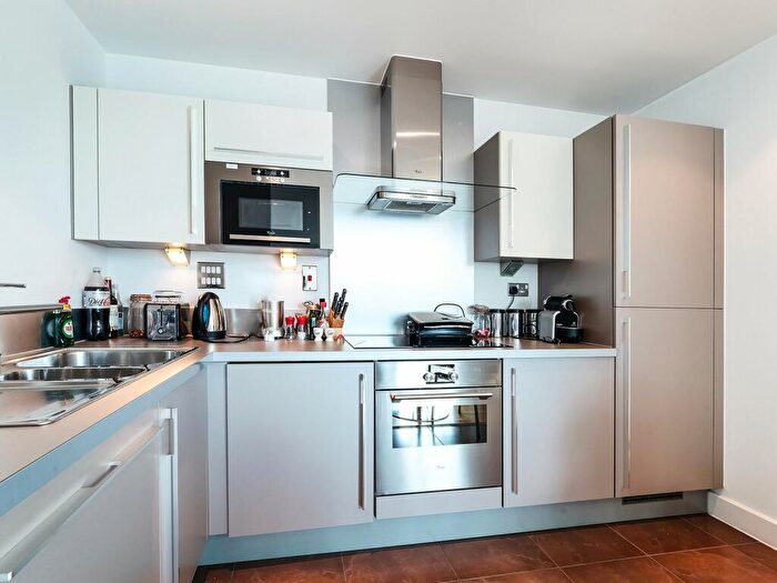 2 Bedroom Apartment To Rent In Elektron Tower, Blackwall Way, E14