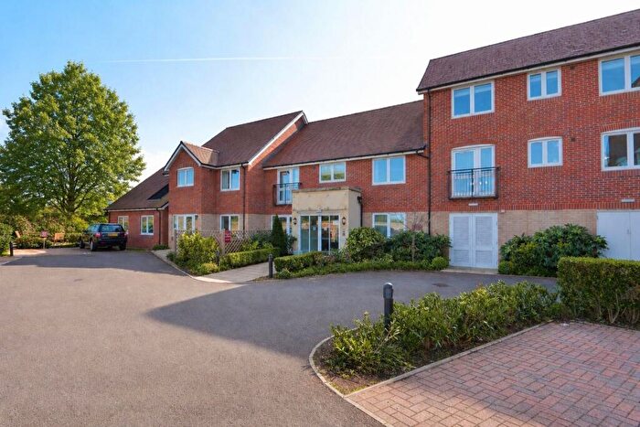 1 Bedroom Apartment For Sale In Yeats Lodge, Greyhound Lane, Thame, OX9