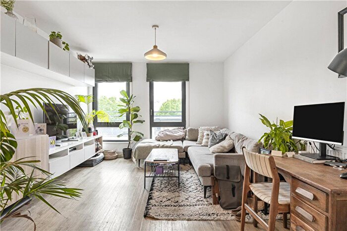 2 Bedroom Flat To Rent In Ashwin Street, London, E8