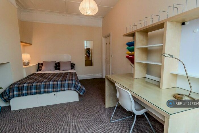 8 Bedroom End Of Terrace House To Rent In Myrtle Grove, Newcastle Upon Tyne, NE2