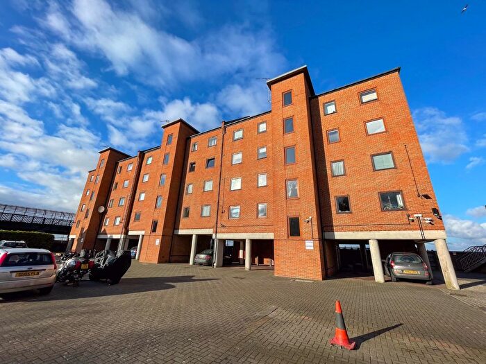2 Bedroom Flat To Rent In Russell Quay, West Street, Gravesend, Kent, DA11