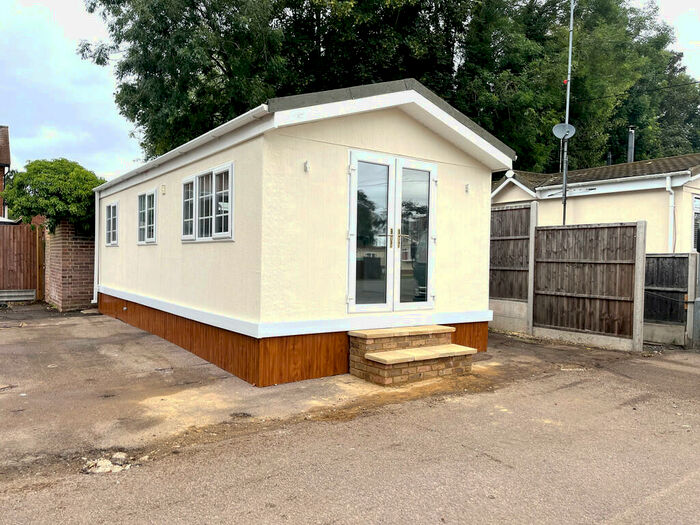 2 Bedroom Mobile Home To Rent In Ashleigh Mobile Home Park, Gore Lane, Ware, SG11