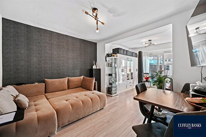3 Bedroom End Terrace House For Sale In Bilton Road, Perivale, Middlesex, UB6
